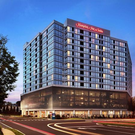Hampton Inn & Suites Teaneck/Glenpointe Bagian luar foto